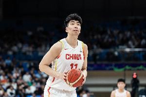 不太行！余嘉豪3中1得6分5板 防守端移动太慢成最大短板